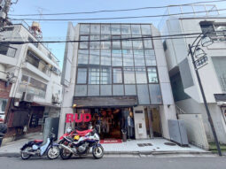 【事務所紹介】原宿通り!貸事務所! 設備充実!ガラス張り