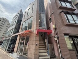 【店舗・事務所紹介】交差点角地!視認性◎ 物販店舗に最適!