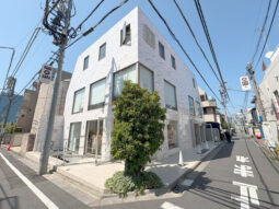 【店舗・事務所紹介】表参道駅徒歩4分！ ガラス張りの1階角地！