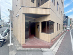 【店舗・事務所紹介】目黒川沿い！角地！ サービス店舗に最適！