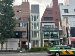 【店舗・事務所紹介】明治通り沿い！1棟貸！ ガラス張りで視認性良好