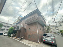 【事務所紹介】千駄ヶ谷!貸事務所! 造作の収納本棚多数!