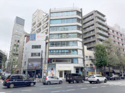 【店舗・事務所紹介】キッチン付!リノベ済! 天井3m!西麻布交差点
