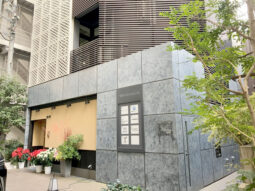 【事務所紹介】南青山！青山通り至近！ 天高3ｍ超えの貸事務所