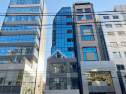 【事務所紹介】人気の骨董通り沿い！ シンプルな内装あり！