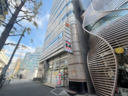 【店舗・事務所紹介】六本木通り沿い！２階！ 現フレンチ！居抜き可！