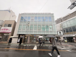 【店舗・事務所紹介】すずかけ通り沿い！ 交差点角地で視認性◎