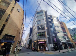 【店舗・事務所紹介】麻布十番エリア貸店舗 ガラス張りオシャレビル