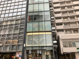 【店舗・事務所紹介】外苑前駅徒歩２分！築浅 スタジアム通り沿い！
