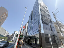 【店舗・事務所紹介】明治通り沿い１階店舗 間口広め、天井高有！