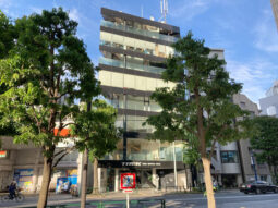 【店舗・事務所紹介】青山キラー通り沿い！ 最大天井高5,4ｍ！