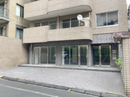 【店舗・事務所紹介】駐車場１台込！最大３台 青山一丁目！1階事務所