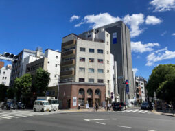 【店舗・事務所紹介】広尾橋交差点角！人通り 貸店舗！眺望◎採光◎