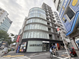 【店舗・事務所紹介】道玄坂の１階店舗 角地のガラス張り！