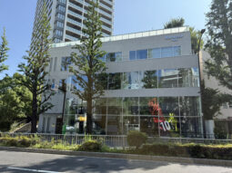 【店舗・事務所紹介】プラチナ通り沿い１階！ 天井高6ｍの大空間